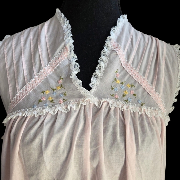 Unbranded Vintage Soft Pink Sleeveless Chemise Size Small - Picture 2 of 3